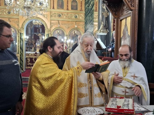Πρωτοχρονιάτικη Θεία Λειτουργία στη Μητρόπολη Καρυστίας gallery image 8