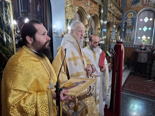 Πρωτοχρονιάτικη Θεία Λειτουργία στη Μητρόπολη Καρυστίας gallery image 2